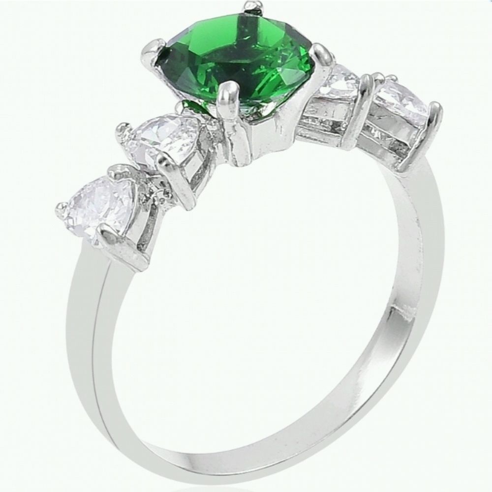 Simulated Emerald ring. Size 9 - Picture 2 of 4